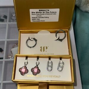 Bomb Party Charming Hoops "ER99174
She Winks At The Future Stone: Rose Quartz